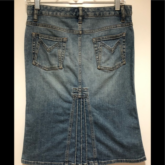 Marc Jacobs Dresses & Skirts - Marc Jacobs Jean Pleat detail back, 5-pocket skirt